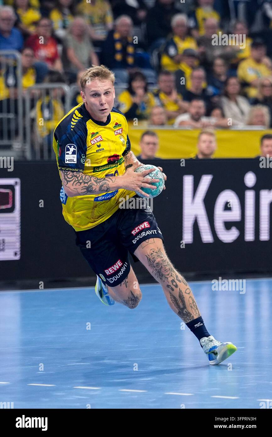 Se Rnl File Edwin Aspenbäck (RNL, 78), on the ball, free-standing shot, full body ...