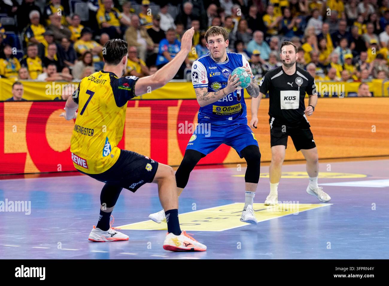 Se Rnl File from left: Robert Timmermeister (RNL, 7), Elias Scholtes (ThSV, 4 ...