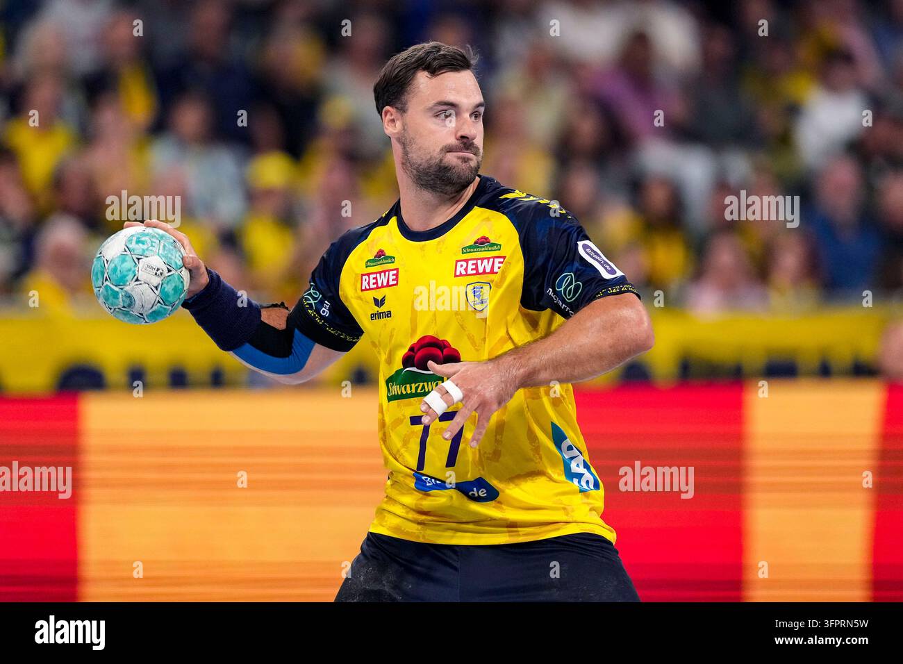 Se Rnl File Dani Baijens (RNL, 77), with the ball, single image, individual photo ...