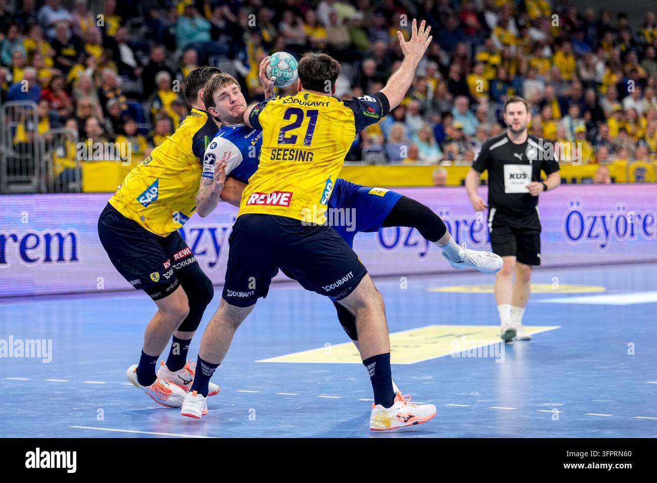Se Rnl File from left: Robert Timmermeister (RNL, 7), Elias Scholtes (ThSV, 4 ...