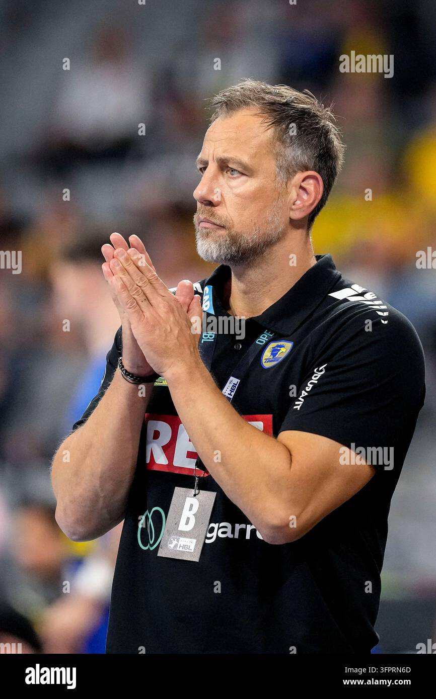 Se Rnl File Maik Machulla (coach, head coach, RNL), single image, individual photo ...