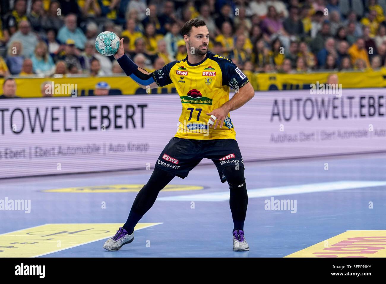 Se Rnl File Dani Baijens (RNL, 77), am Ball, Freisteller, Ganzkörper, Einzelbild ...