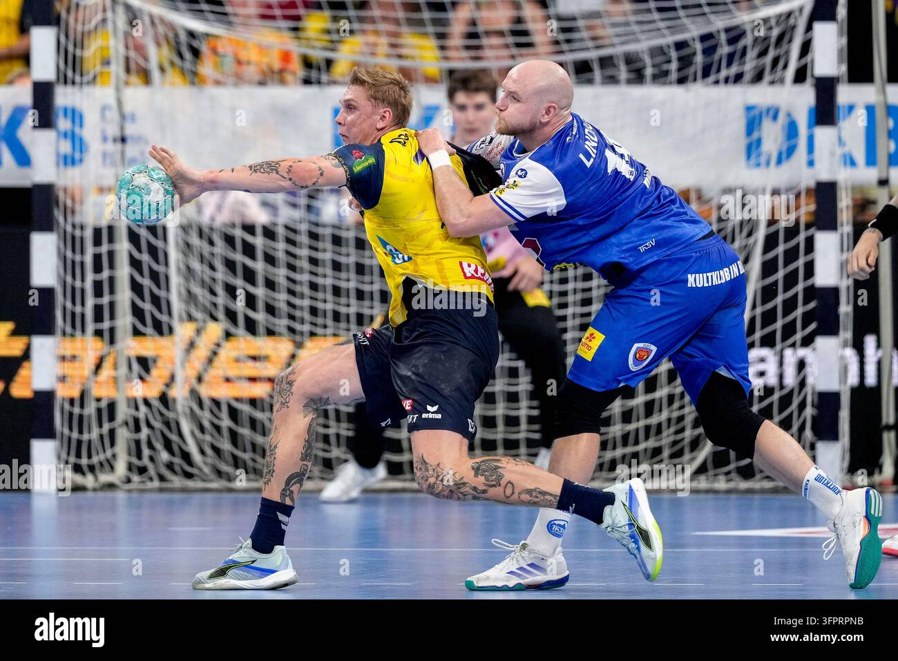 Se Rnl File v.li.: Edwin Aspenbäck (RNL, 78), Peter Walz (ThSV, 14), Zweikampf ...