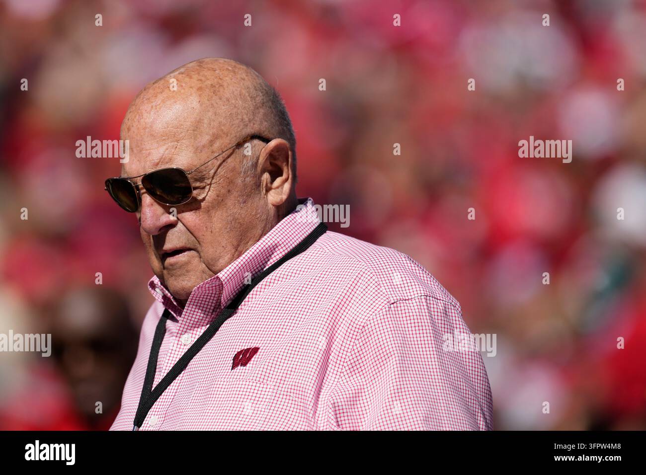 Barry Alvarez looks on during an NCAA college football game between ...