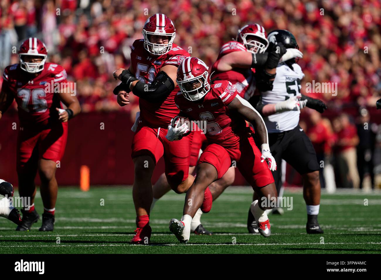 Wisconsin's Darrion Dupree runs during an NCAA college football game ...