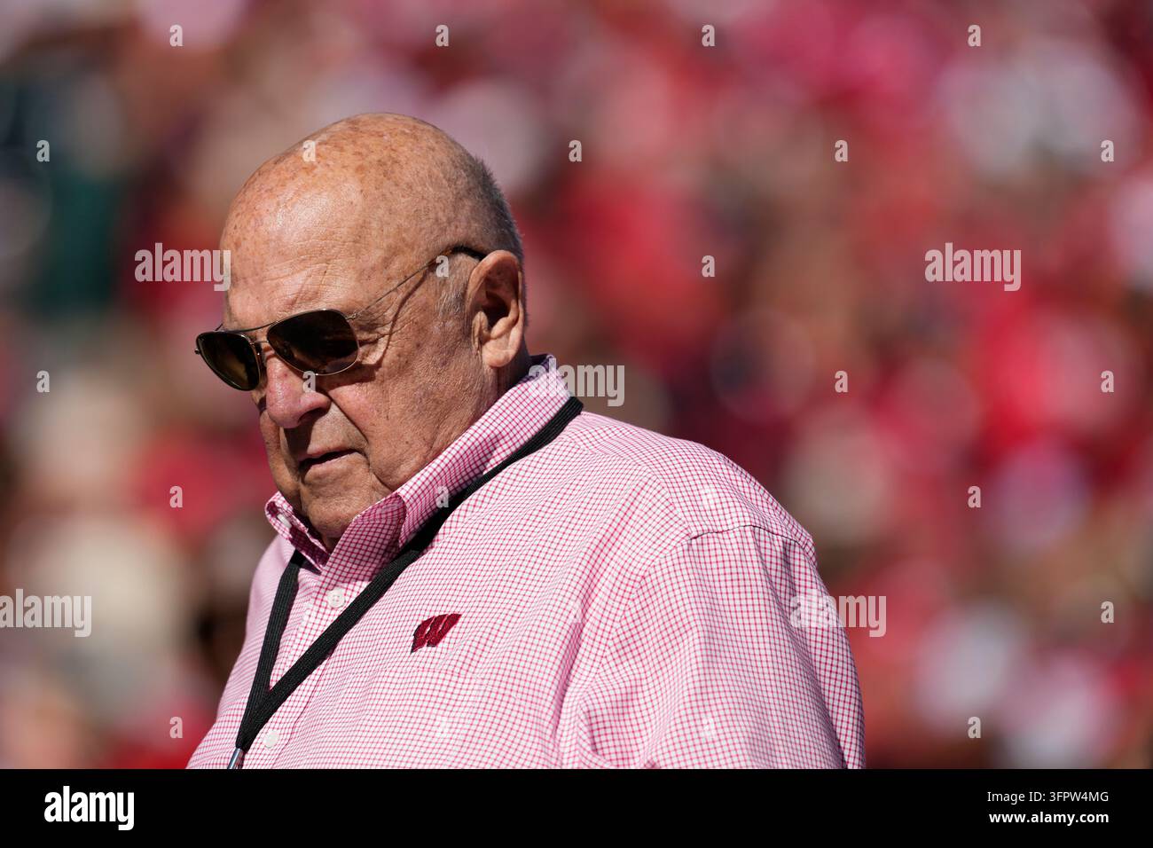 Barry Alvarez looks on during an NCAA college football game between ...
