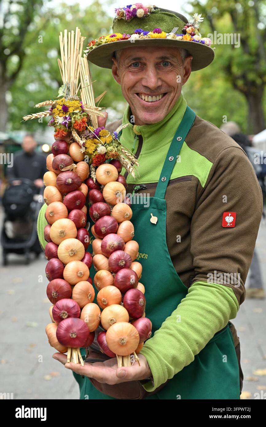 Corn Rows Stock Image 09 October 2026, Thuringia, Weimar: Udo Pötzschke, an onion farmer from ...