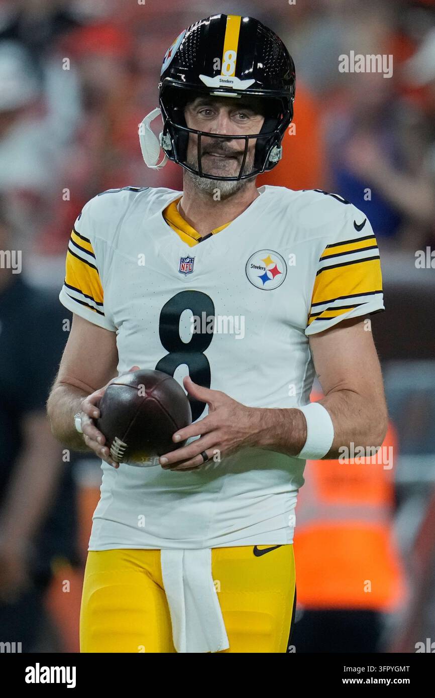 Pittsburgh Steelers quarterback Aaron Rodgers (8) warms up before an ...