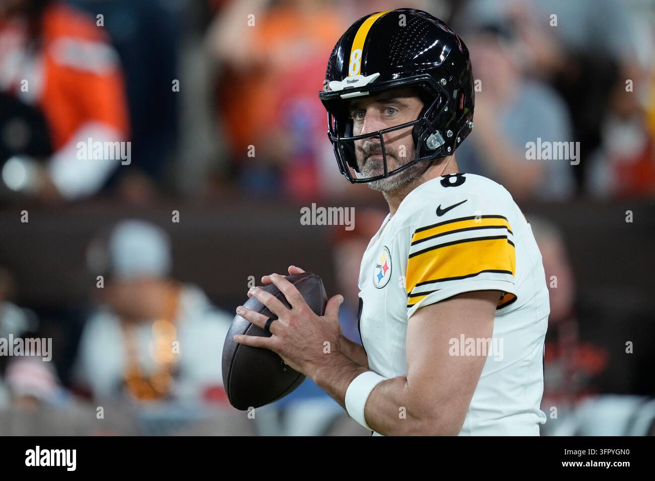 Pittsburgh Steelers quarterback Aaron Rodgers (8) warms up before an ...