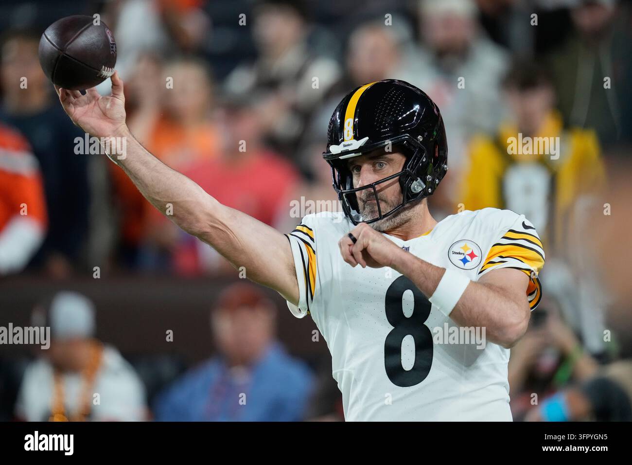 Pittsburgh Steelers quarterback Aaron Rodgers (8) warms up before an ...