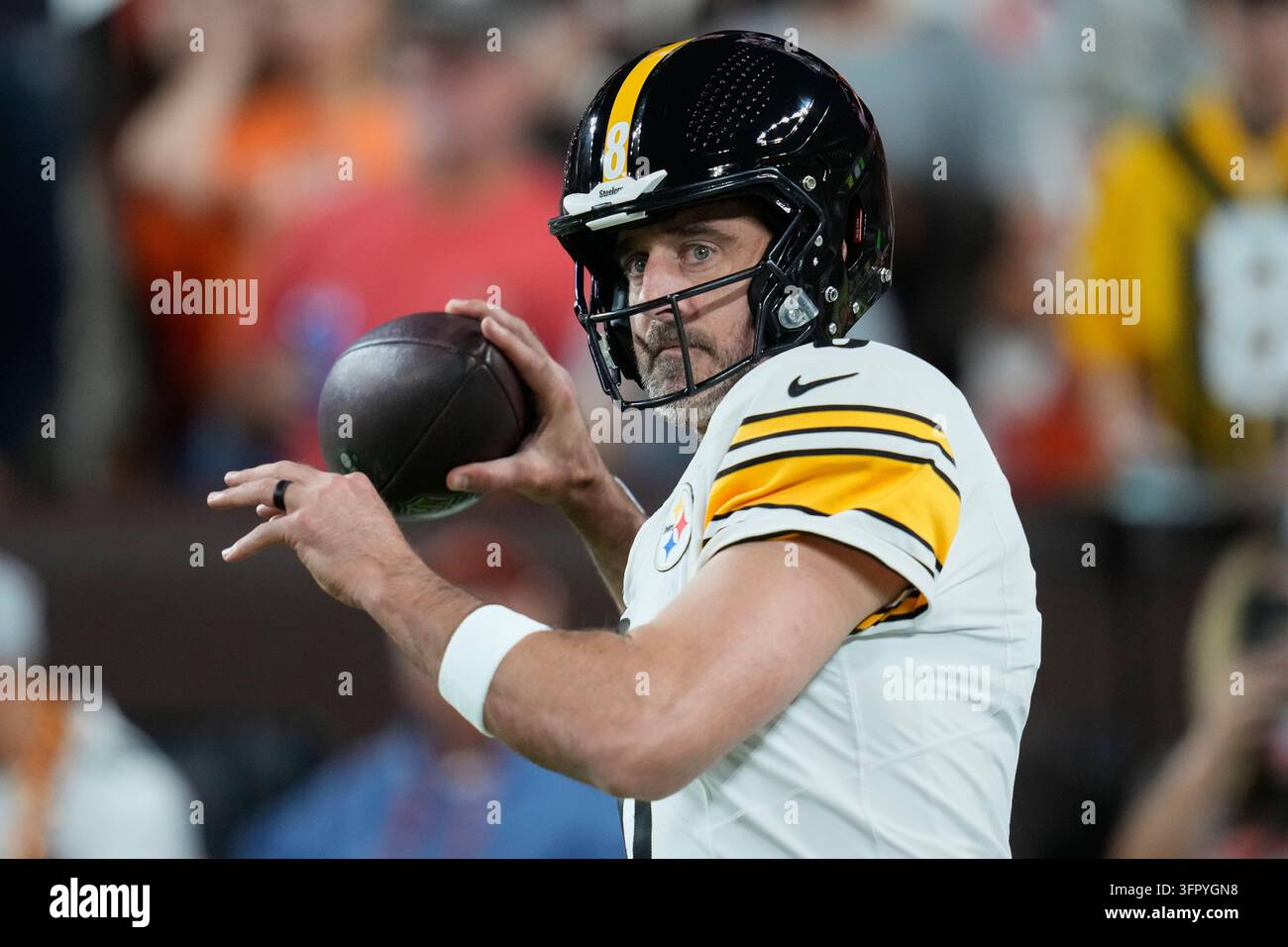 Pittsburgh Steelers quarterback Aaron Rodgers (8) warms up before an ...