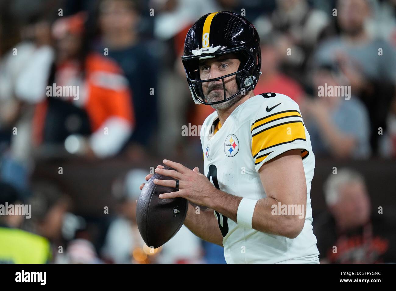 Pittsburgh Steelers quarterback Aaron Rodgers (8) warms up before an ...
