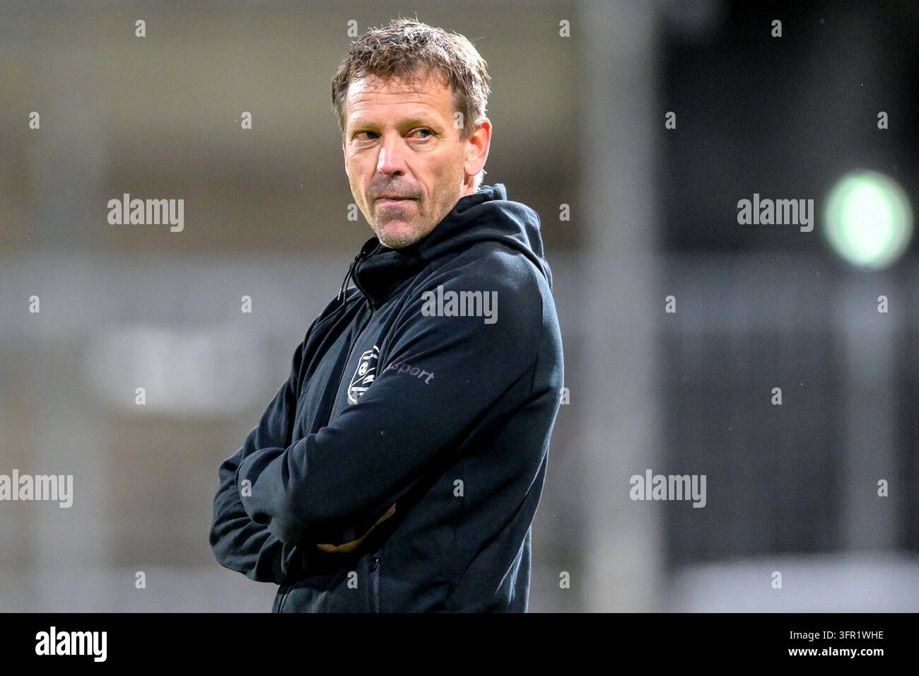 Coach [trainer] Holger Seitz (Unterhaching) looks back, single image ...