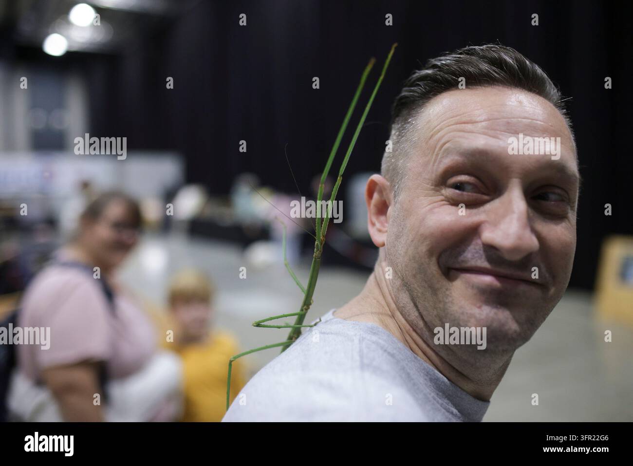 (261009) -- LJUBLJANA, Oct. 9, 2026 (Xinhua) -- A stick insect climbs ...