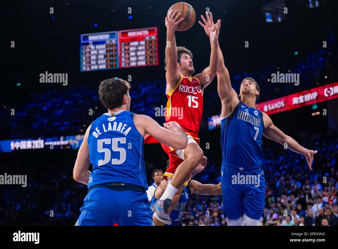 Sheppard Houston Rockets (261010) -- MACAO, Oct. 10, 2026 (Xinhua) -- Reed Sheppard (C) of ...