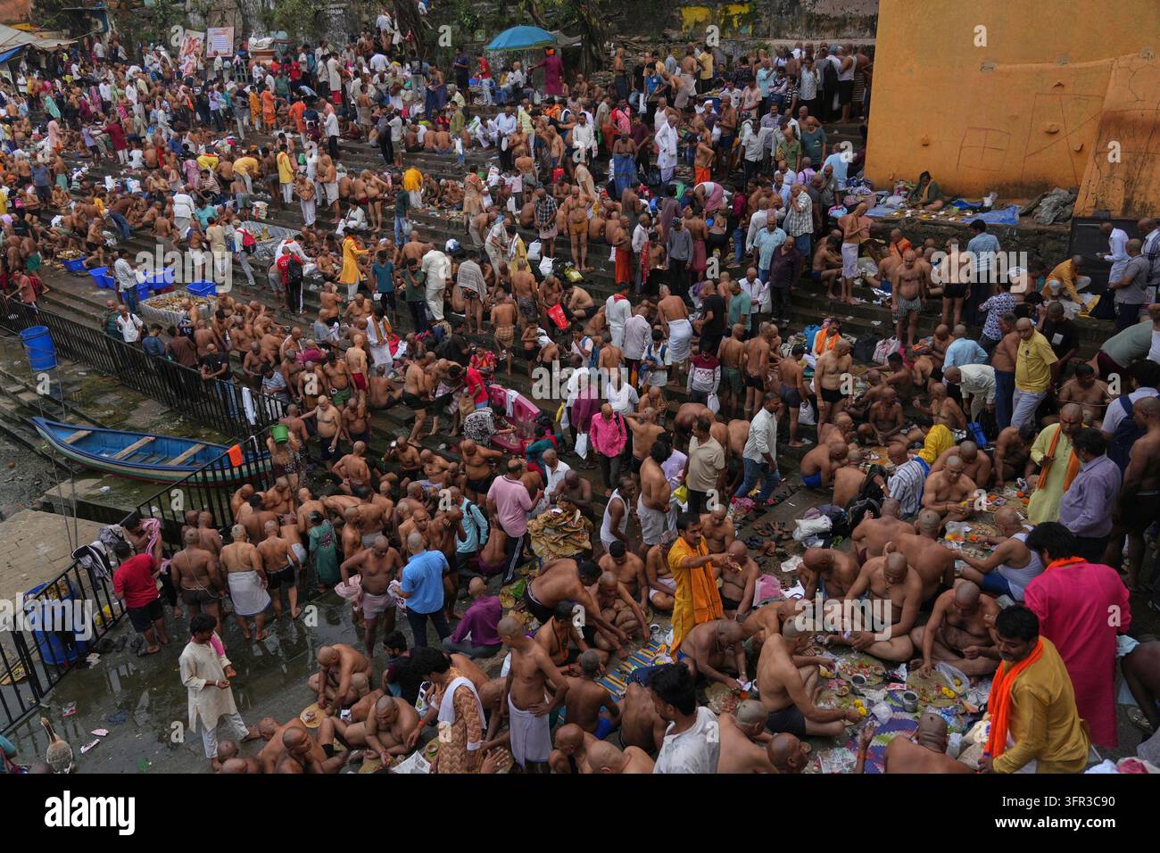 Perform Rituals Hindu devotees perform rituals on the occasion of Mahalaya, an ...