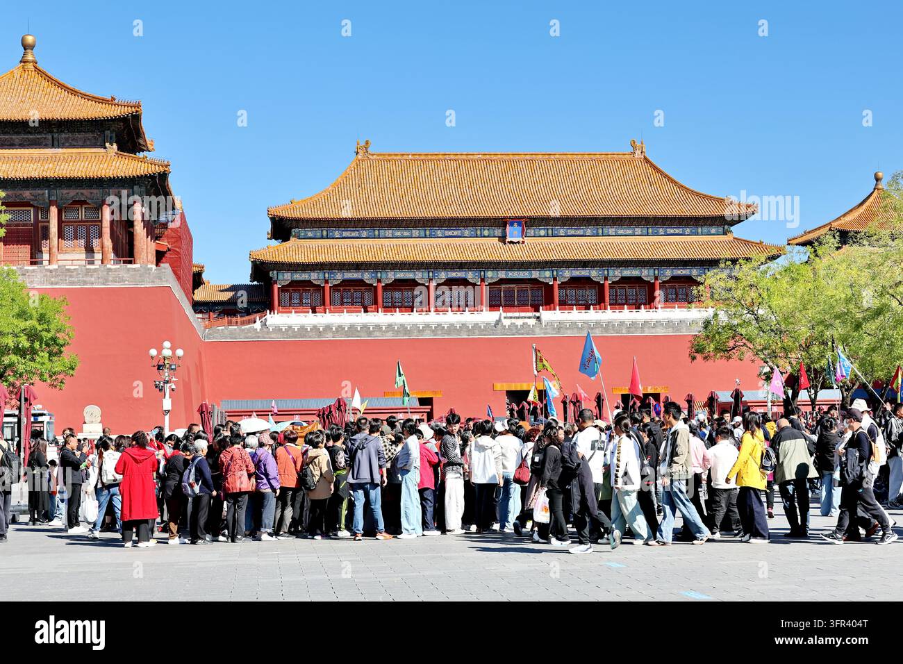 Tourists throng the Forbidden City in Beijing, China, on October 5 ...