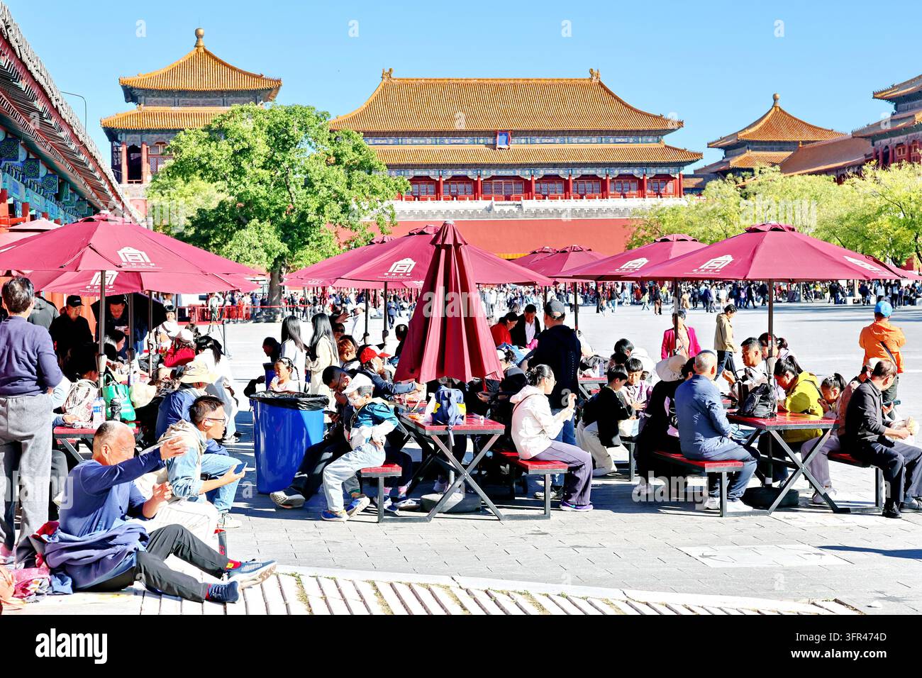 Tourists throng the Forbidden City in Beijing, China, on October 5 ...