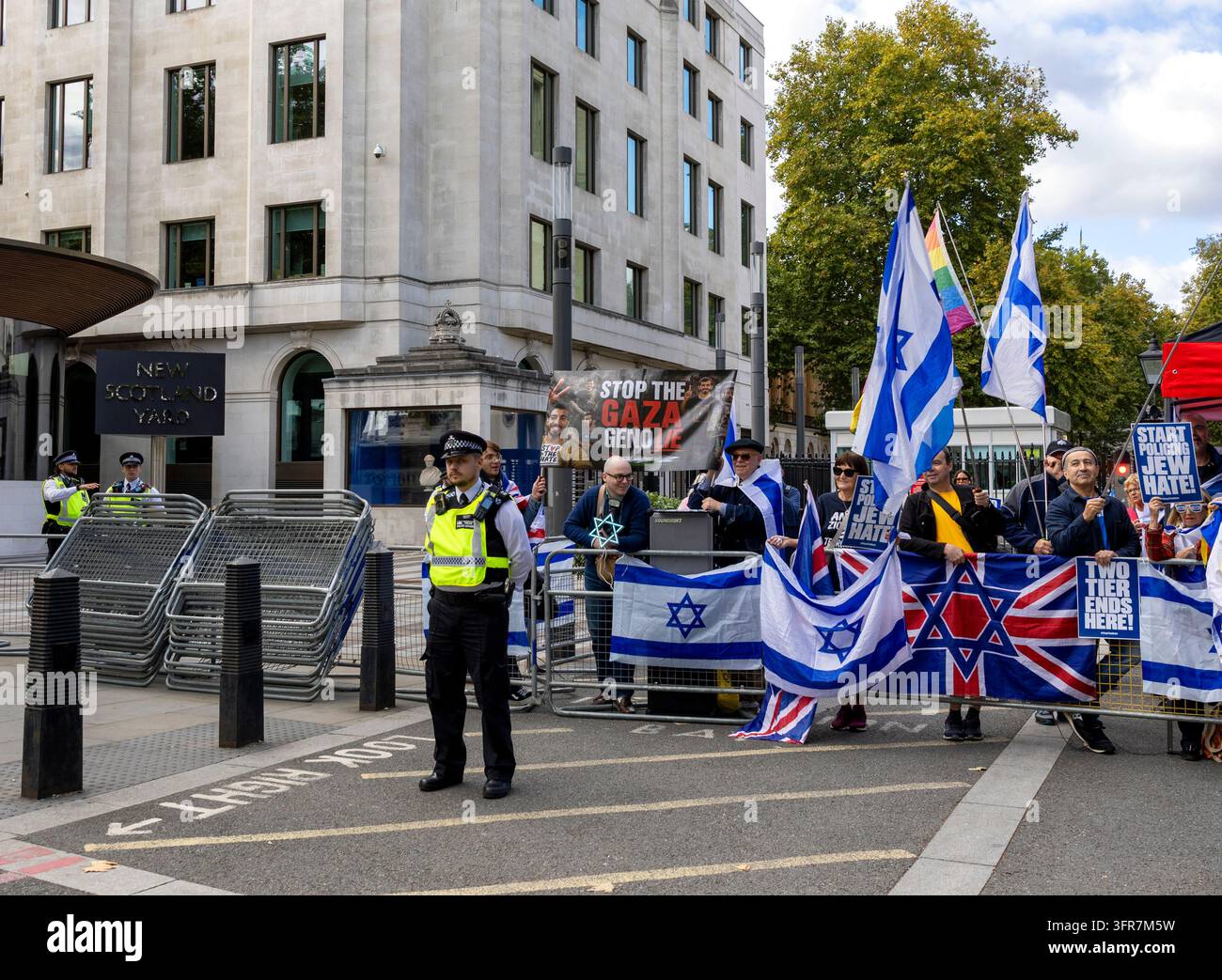 London, England, UK. 10th Oct, 2026. A counter-protest by ‘Stop the ...