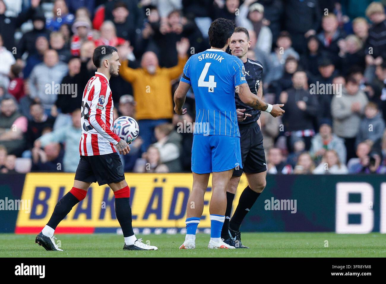 Referee Tom Bramall sends Pascal Struijk of Brighton off during the ...