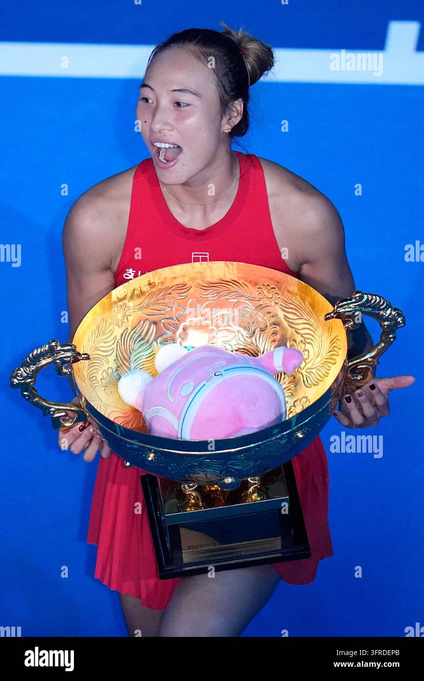 Zheng Qinwen halts China Open semifinal over crowd noise