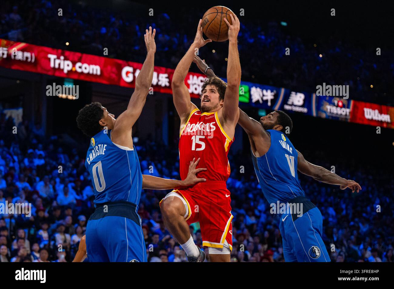 Sheppard Houston Rockets (261011) -- MACAO, Oct. 11, 2026 (Xinhua) -- Reed Sheppard (C) of ...