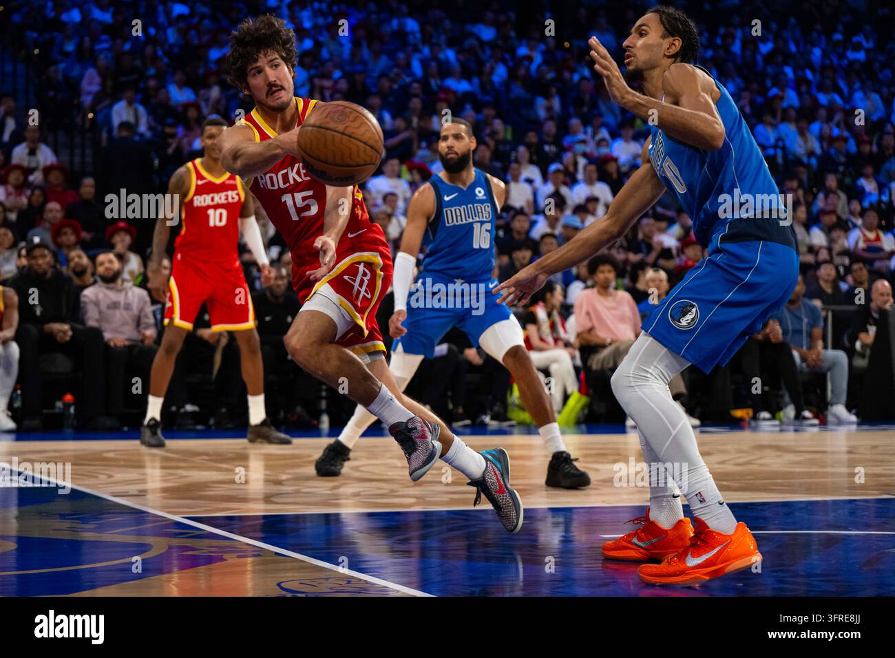 Sheppard Houston Rockets (261011) -- MACAO, Oct. 11, 2026 (Xinhua) -- Reed Sheppard (L) of ...
