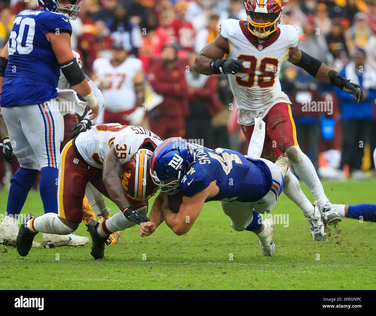 Commanders Vector October 11, 2026: Washington Commanders DB #39 Jeremy Reaves collides ...
