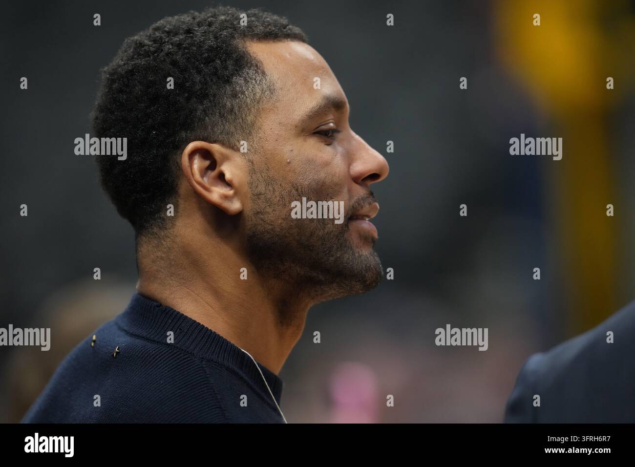 Nba Warmer R Bryson Graham, Chicago Bulls executive vice president of basketball ...
