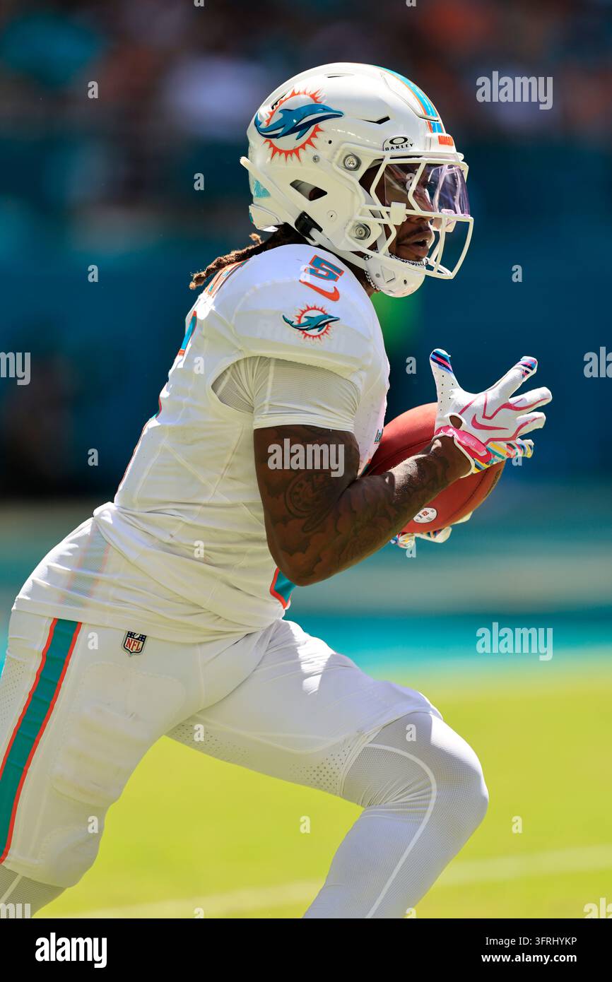 Ruuning Image Miami Gardens, FL USA; Miami Dolphins running back Jaylen Wright (5 ...