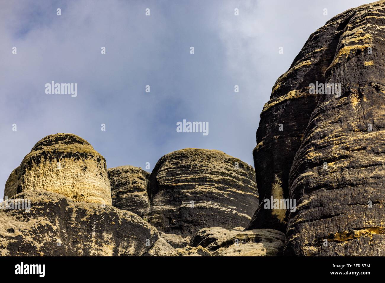 11 October 2026, Saxony, Ostrau: Sandstone cliffs with clear signs of ...