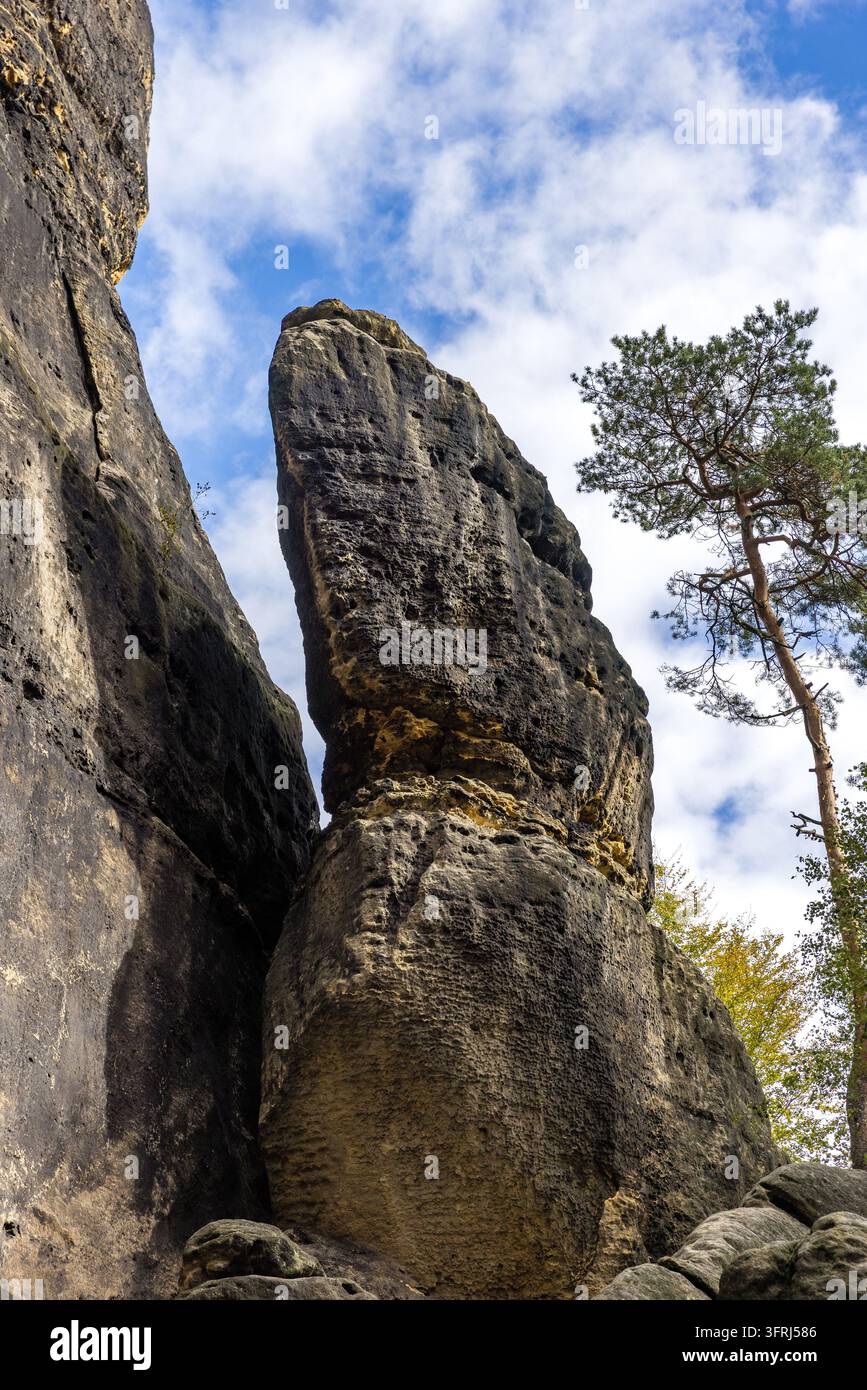 11 October 2026, Saxony, Ostrau: Sandstone cliffs with clear signs of ...