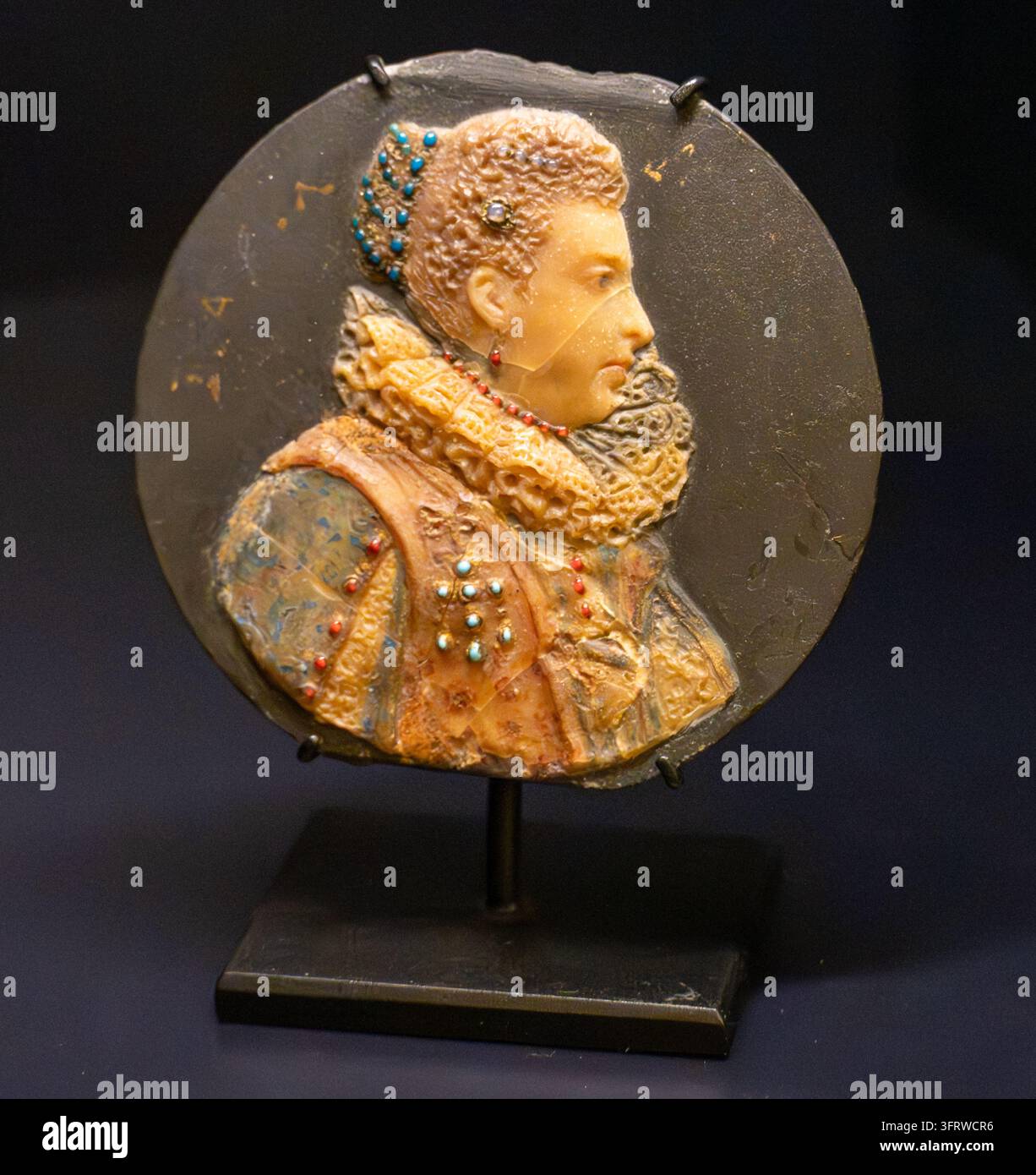 Circular relief portrait hi-res stock photography and images - Alamy