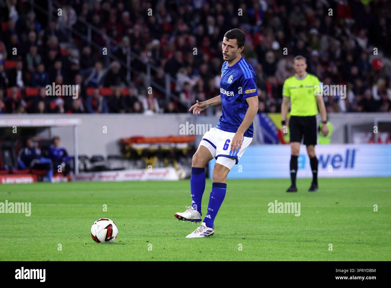Ron Schallenberg (Schalke 04) beim Spiel der 1. FBL: 26-27: 5. Sptg ...
