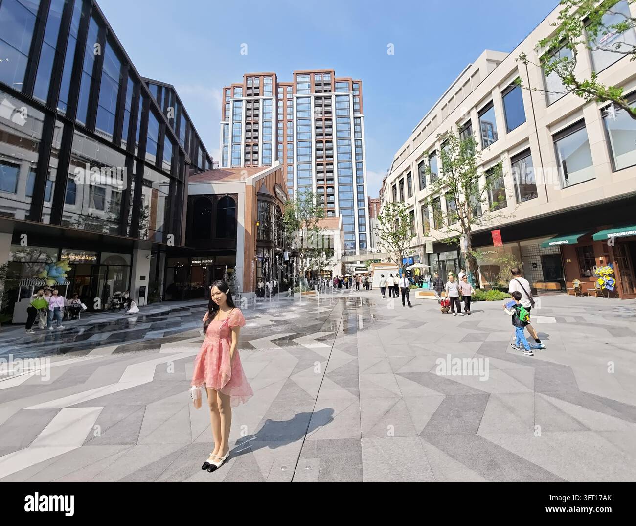 Metre Blocks Chubao Tiandi, an open commercial block covering about 50,000 square ...