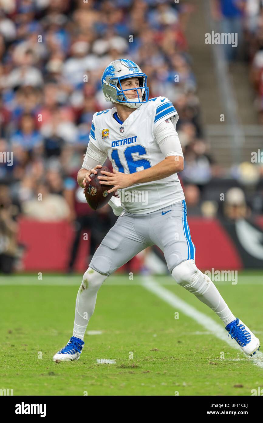 Detroit Lions quarterback Jared Goff (16) passes the ball against the ...