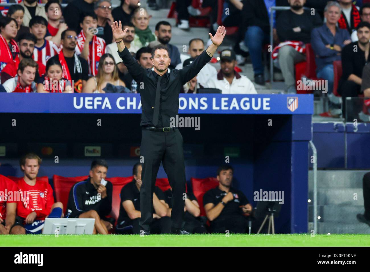 Atlético Madrid Manager Diego Simeone [ARG] hand gestures during ...