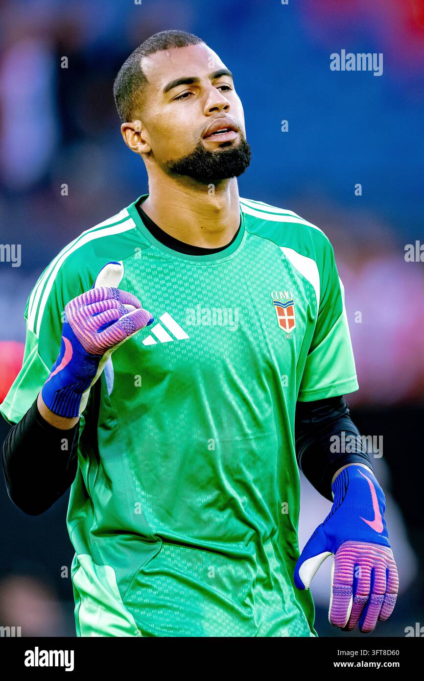 ROTTERDAM - Como goalkeeper Robert Sánchez during the UEFA Champions ...