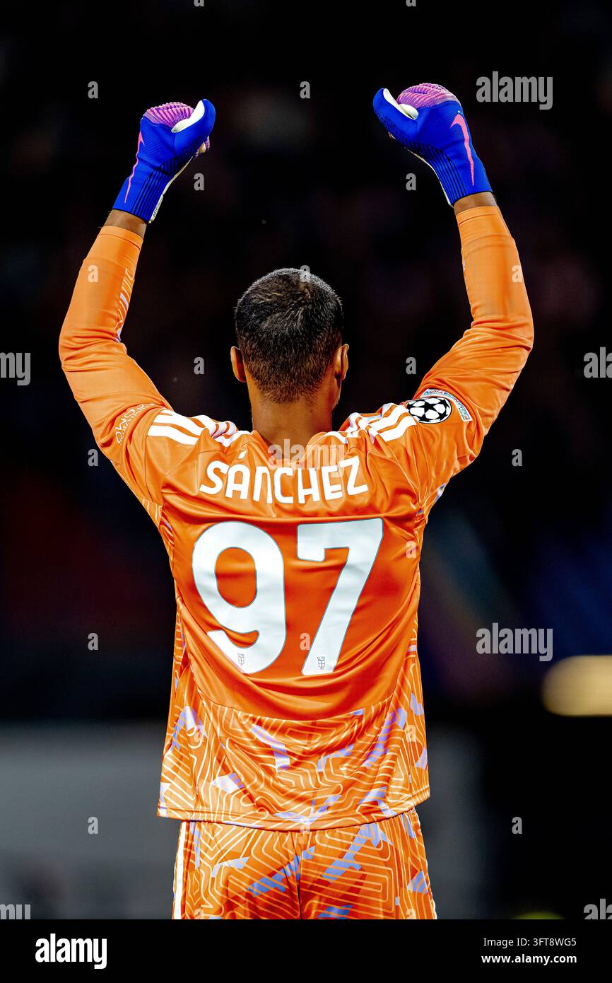 ROTTERDAM - Como goalkeeper Robert Sánchez during the UEFA Champions ...
