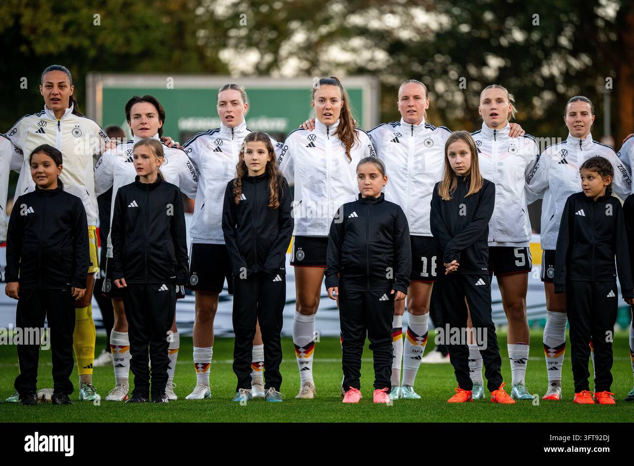 Maria Luisa Mala Grohs ( Germany, #1 ), Tomke Schneider ( Germany, #15 ...