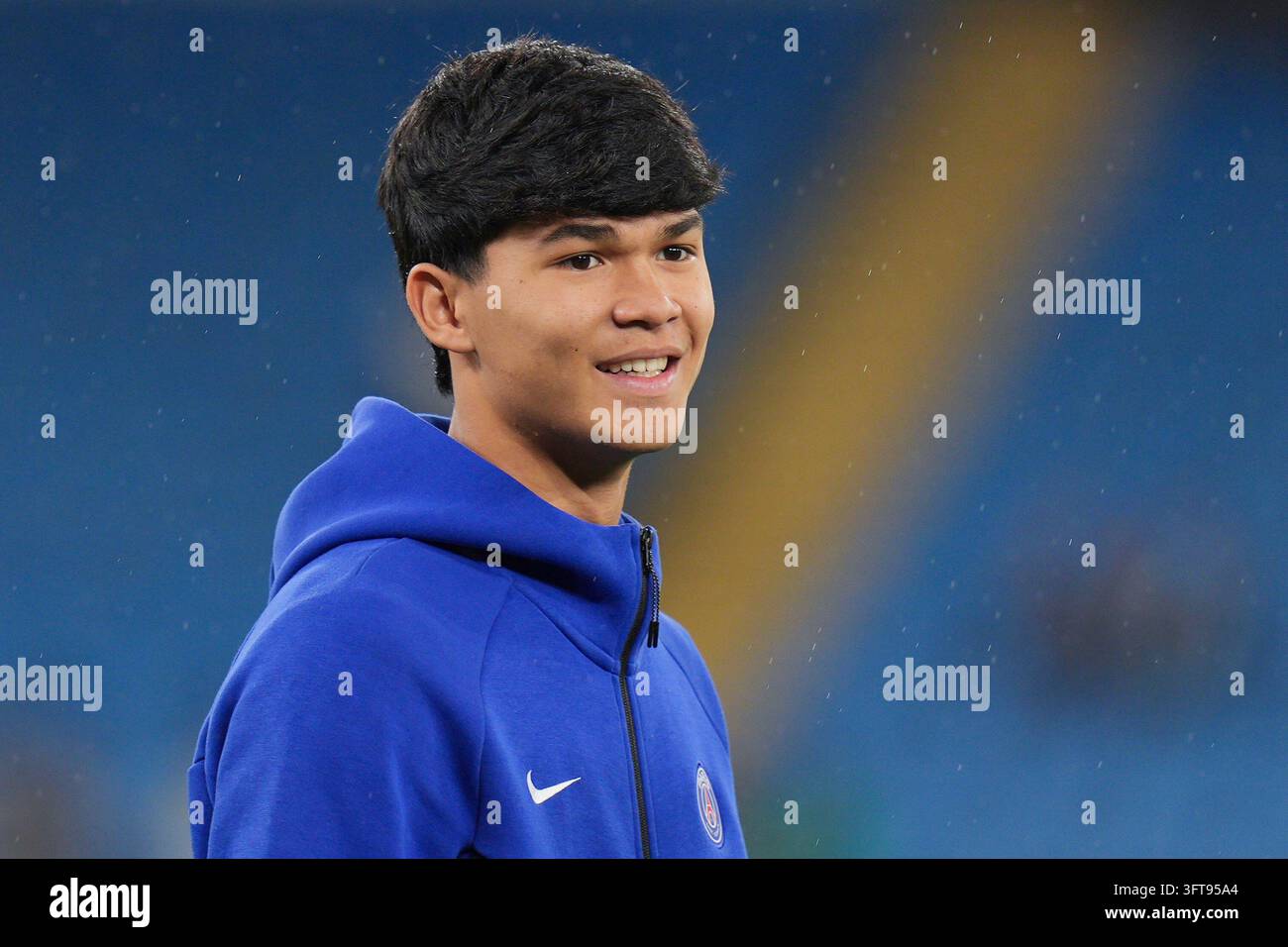 Dro Fernández of Paris Saint-Germain inspects the pitch before ...