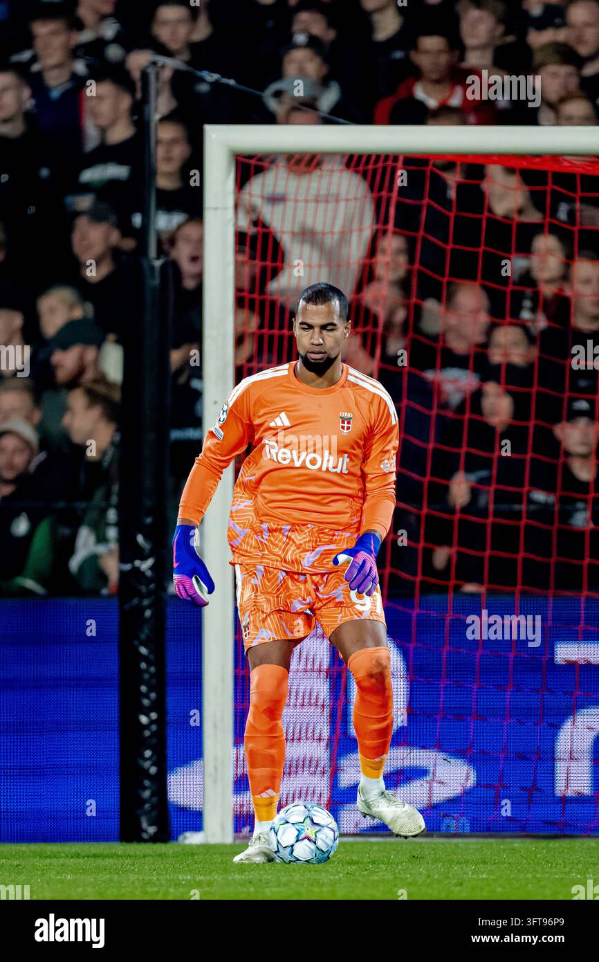 ROTTERDAM - Como goalkeeper Robert Sánchez during the UEFA Champions ...
