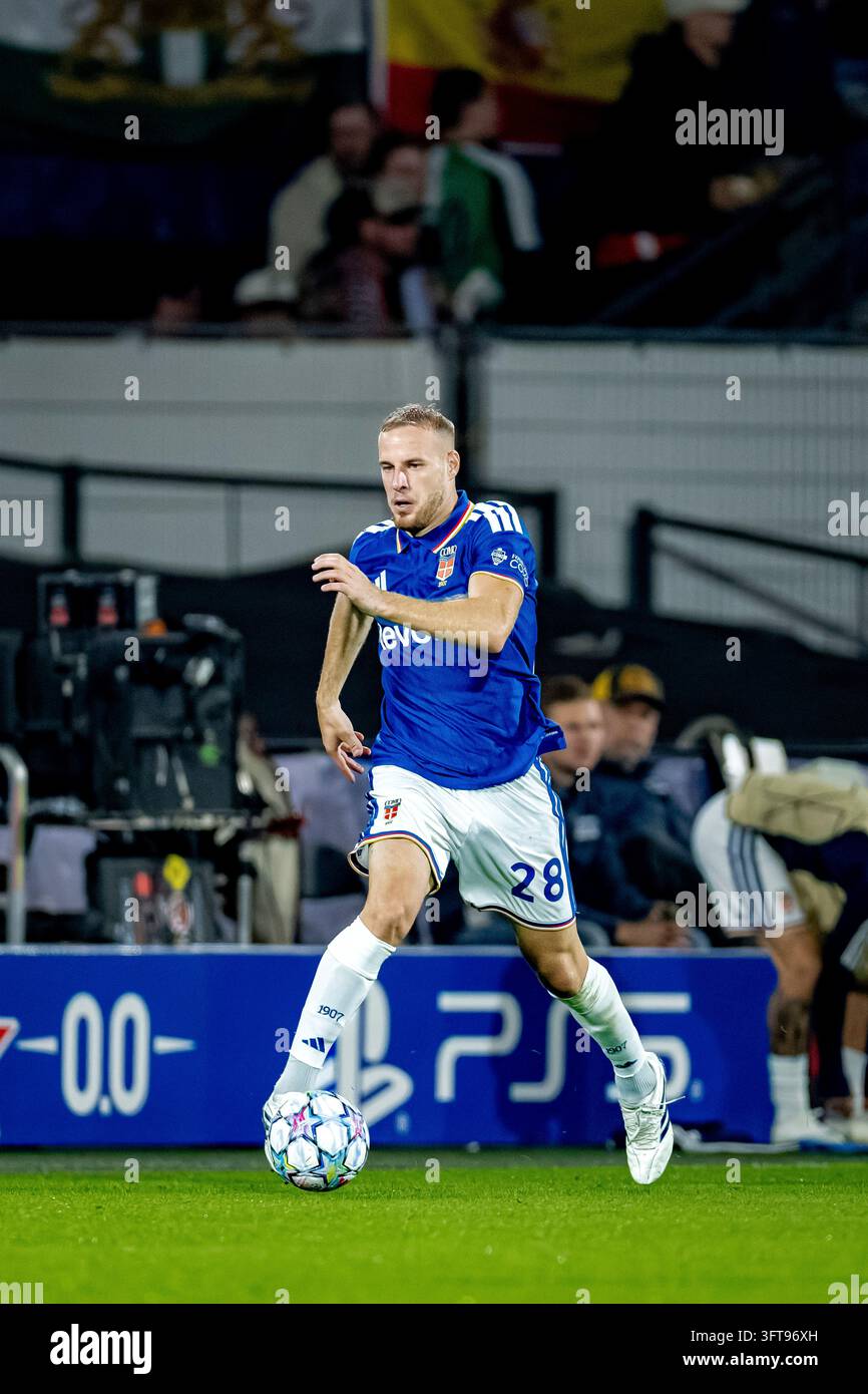 ROTTERDAM - Como defender Ivan Smolčić during the UEFA Champions League ...