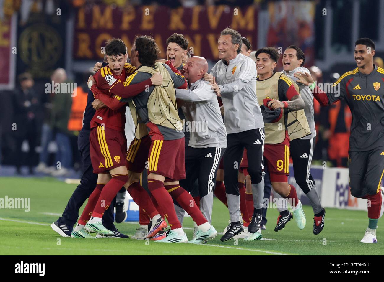 Roma’s Dutch midfielder Marten de Roon celebrates after scoring a goal ...