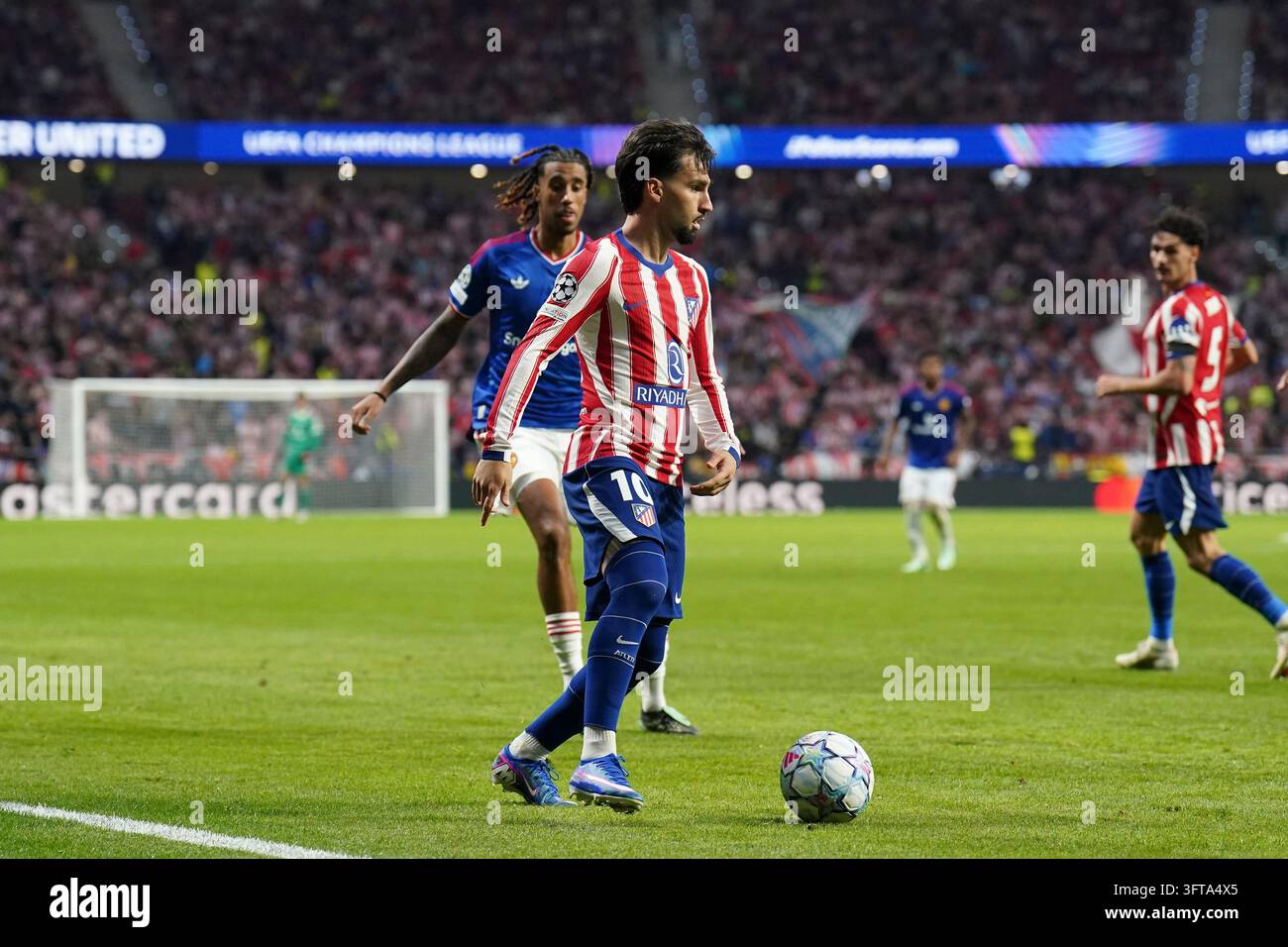 The Lex Riyadh Atlético Madrid midfielder Álex Baena (10) during Atlético Madrid v ...