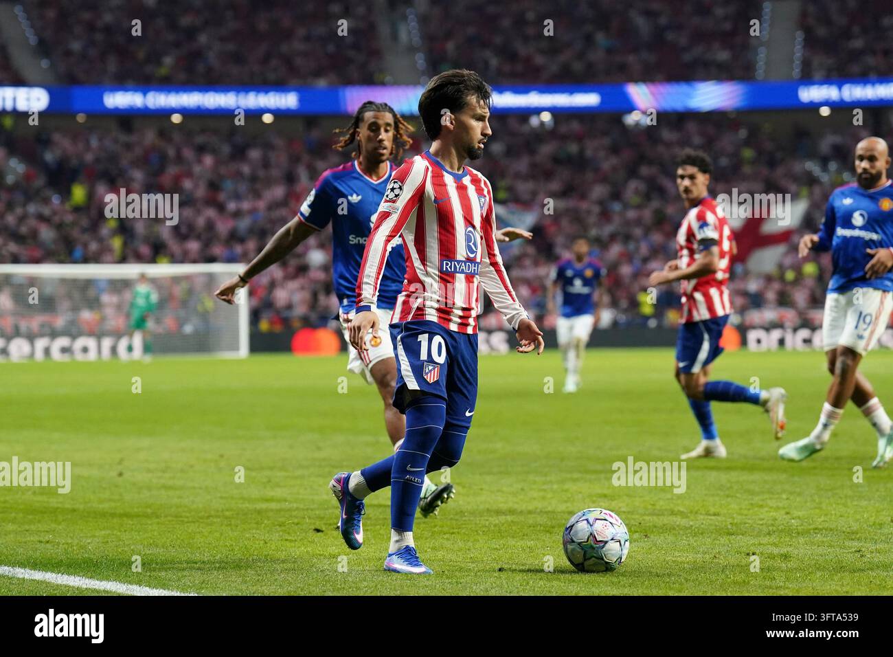The Lex Riyadh Atlético Madrid midfielder Álex Baena (10) during Atlético Madrid v ...