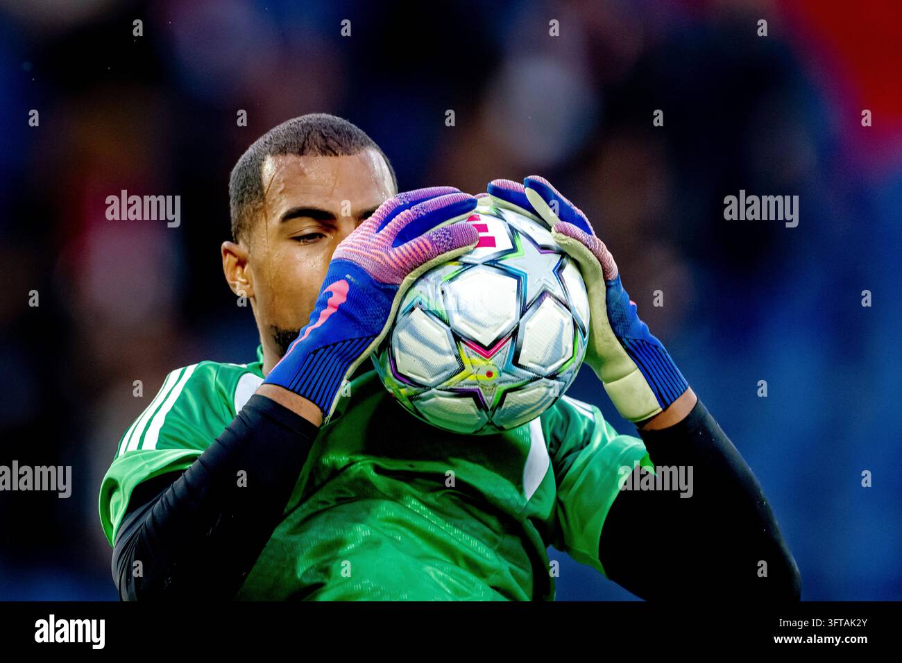 ROTTERDAM - Como goalkeeper Robert Sánchez during the UEFA Champions ...