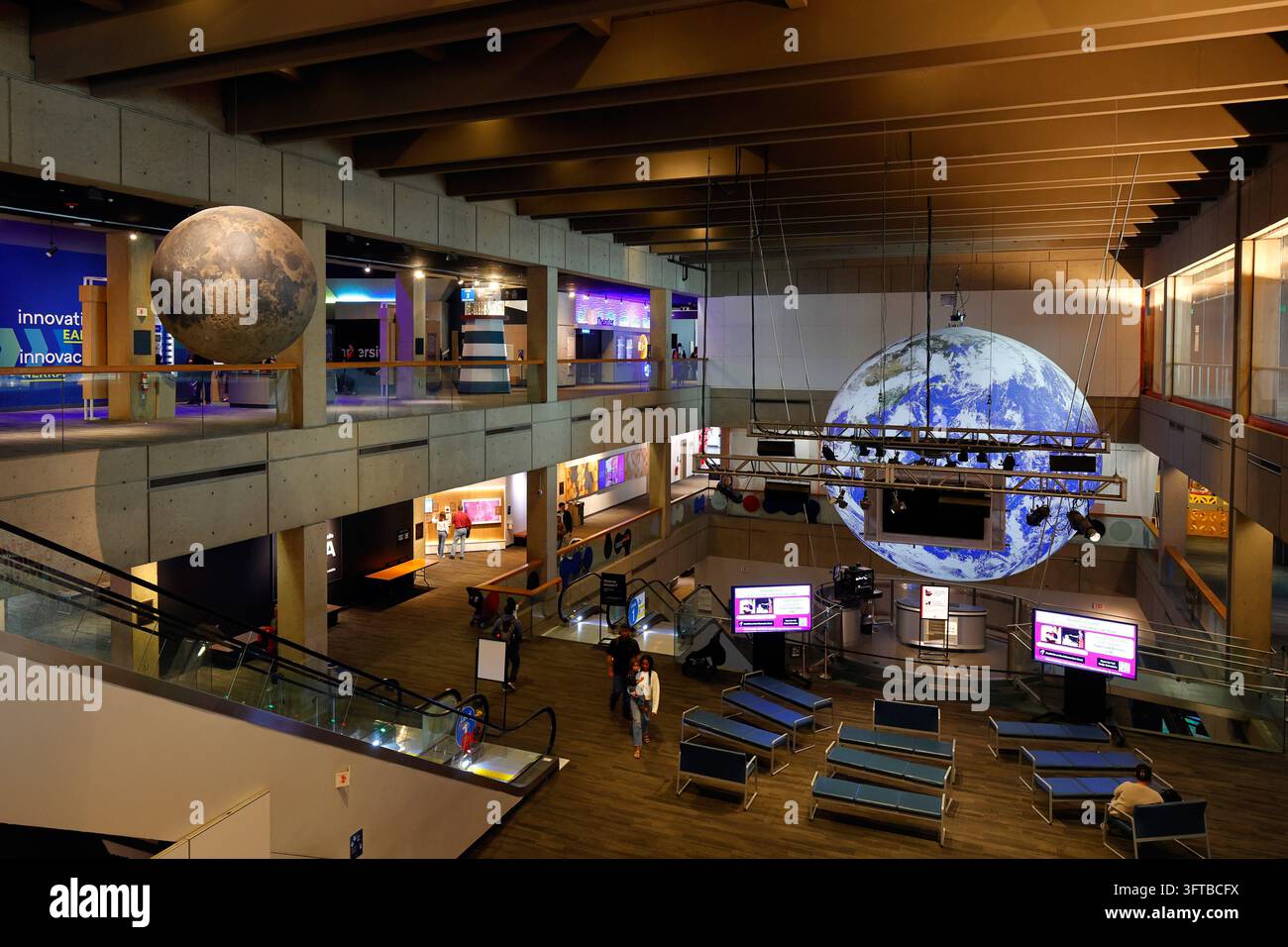 Museum of Science Blue Wing, Boston, Massachusetts. The museum wing main hall also features the Bloomberg Public Science Commons event space on the 3r Stock Photo