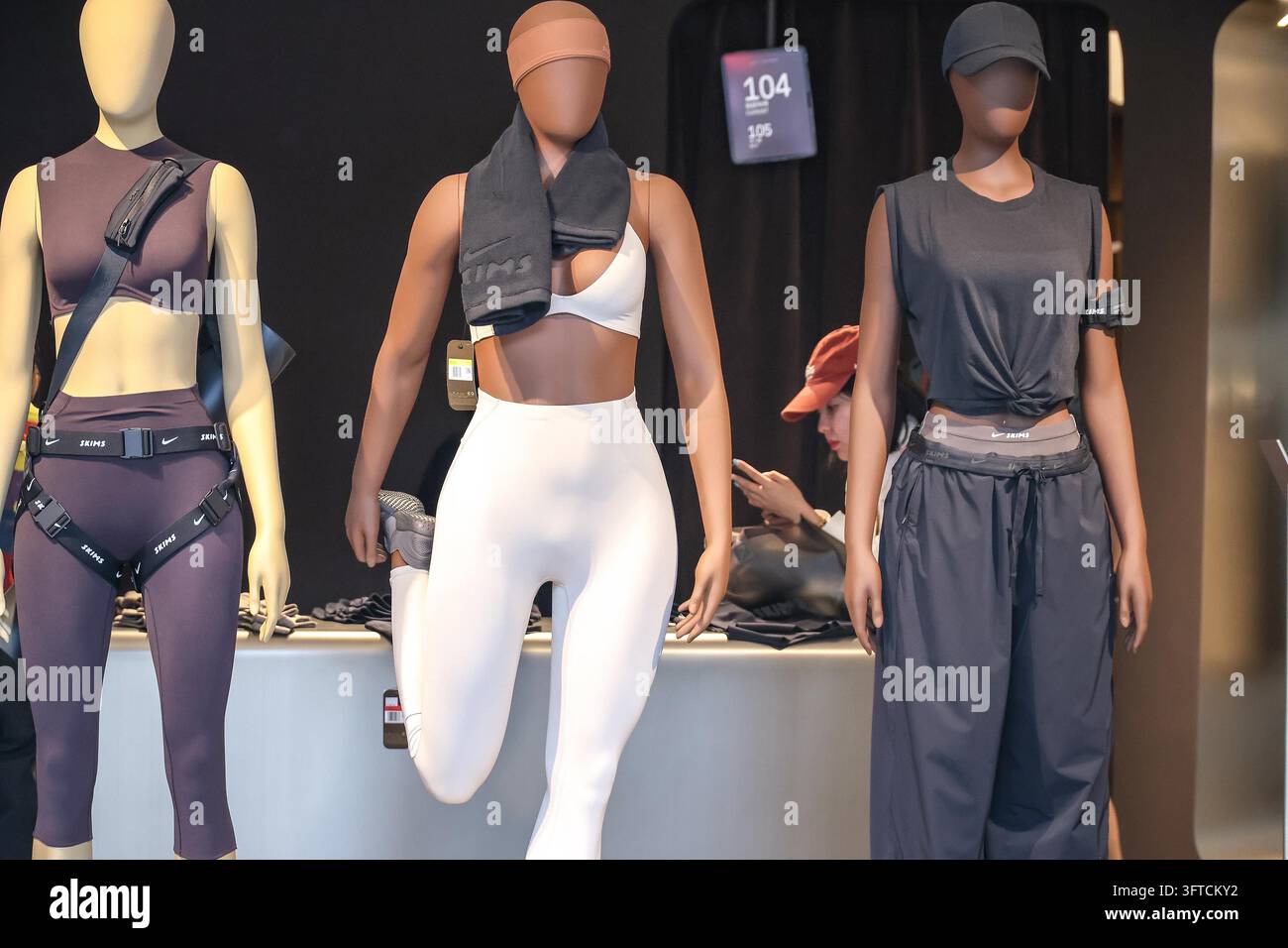 The first NikeSKIMS pop-up store in Shanghai opened at兴业太古汇 on October ...