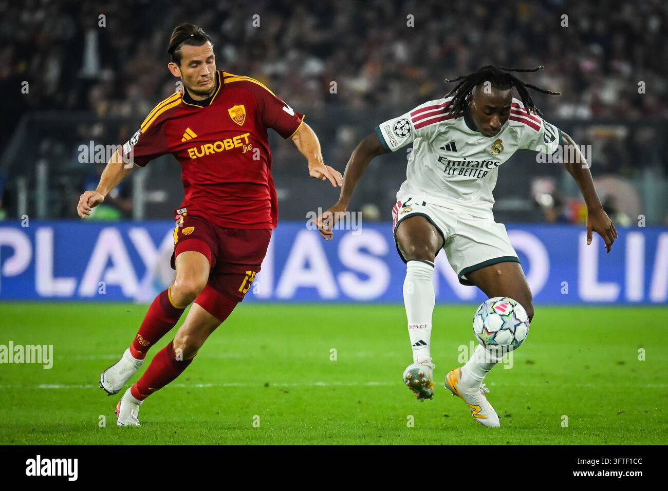 IPA89715560 - Marten DE ROON of AS Roma and Yan DIOMANDE of Real Madrid ...